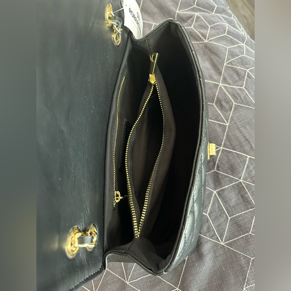 Roberta Rossi Diamond Quilted Leather Crossbody/ Shoulder Bag in Black - Picture 5 of 10